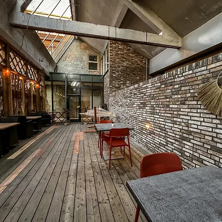 Fresh, Modern Near Hotspots *
