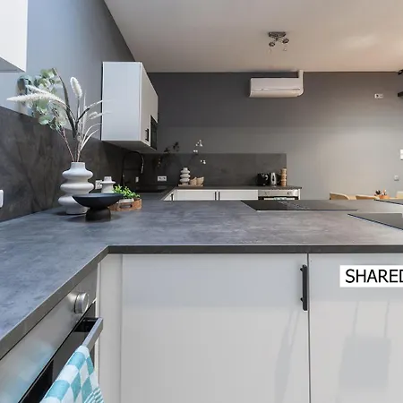 Fresh, Modern Near Hotspots * Oss