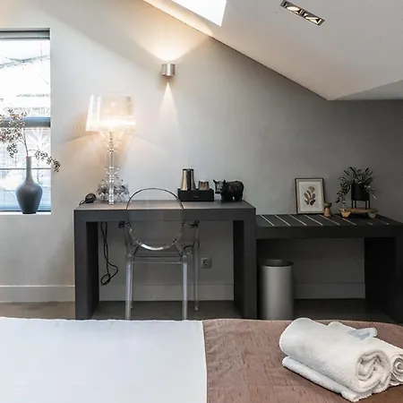 Fresh, Modern Near Hotspots Apartment