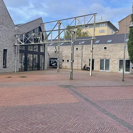 Fresh Modern Suite, Close To Hotspots Apartamento Oss