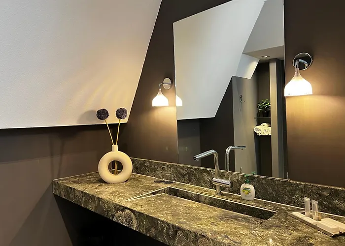 Fresh Modern Suite, Close To Hotspots * Oss