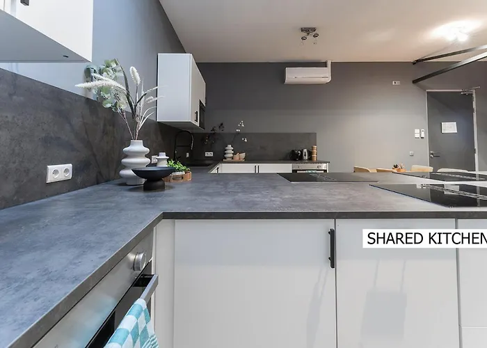 Fresh Modern Suite, Close To Hotspots * Oss